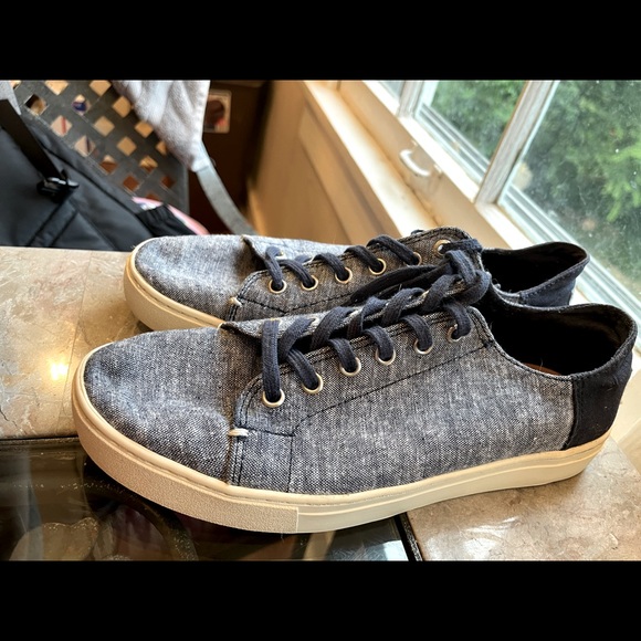 TOMS WORN THREE TIMES; SIZE 8.5 - Picture 3 of 5